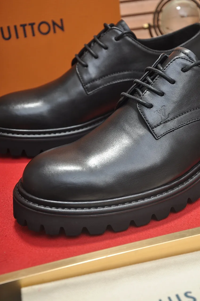Men's men's shoes 💰640💶 [LV] (original single cowhide lining) 🍀LV's latest genuine leather business suit shoes are launched simultaneously on the official website. The first-layer cowhide imported from Italy is made of heavy gold, 💥official website 1:1 rubber outsole. Versatile to wear, high-end without losing class, and the color combination is extraordinary. This four-season style is alluring when worn on your feet, showing off your big-name flair. Standard code 38-45 (45 customized)